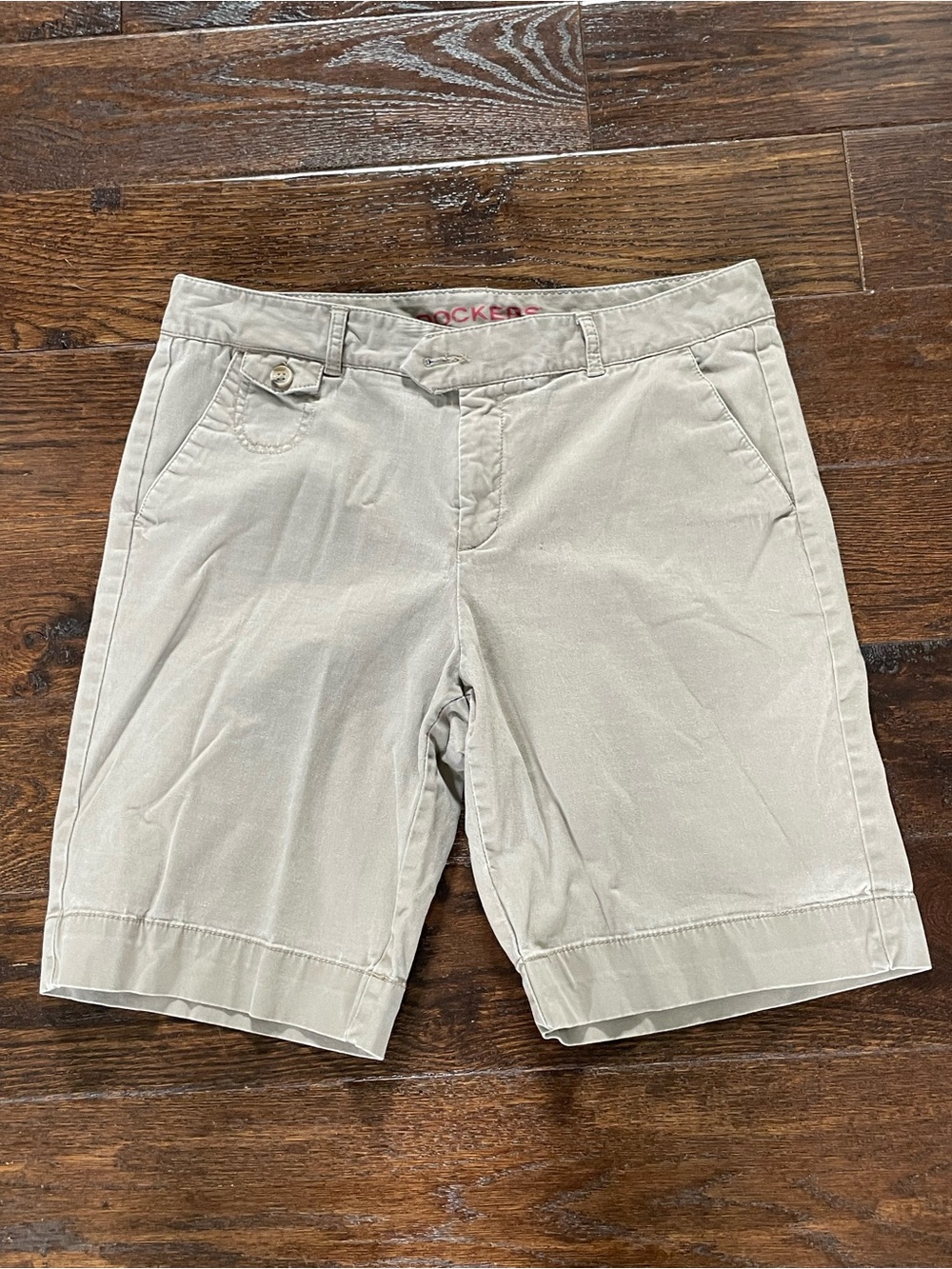 Ladies Dockers Flat Front Shorts in khaki size 12